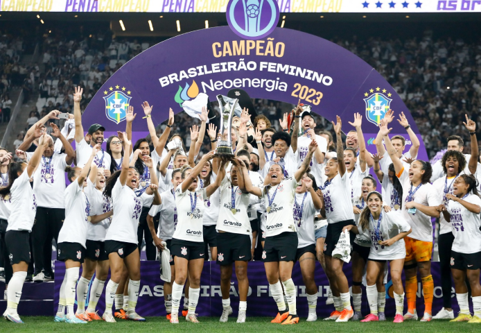 É campeão! Corinthians domina o Inter e amplia hegemonia no