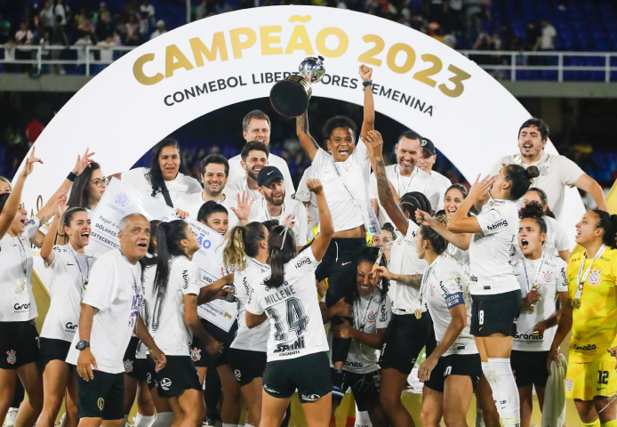 É campeão! Corinthians domina o Inter e amplia hegemonia no